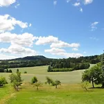 Nyaraló Spacious Group Retreat