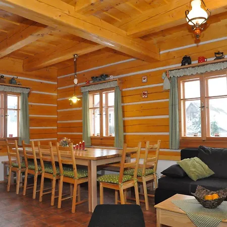 Spacious Group Retreat Vakantiehuis