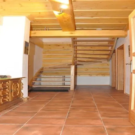 Spacious Group Retreat Vakantiehuis Dlouhy