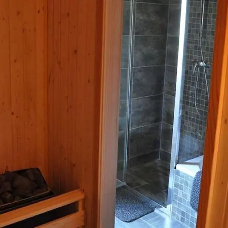 Semesterbostad Spacious Group Retreat *