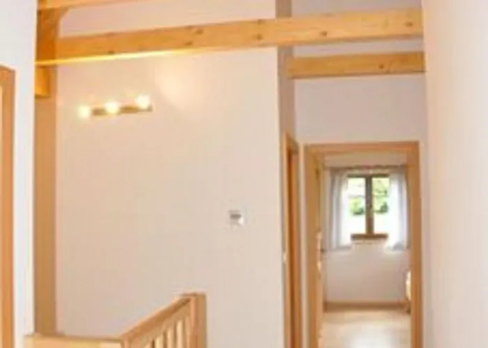 Semesterbostad Spacious Group Retreat *